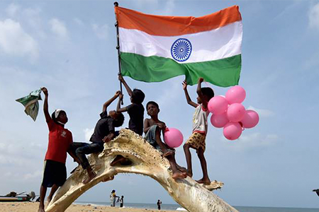 Kids holding the Indian flag